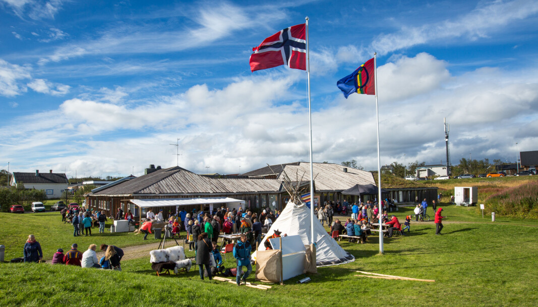 Utendørsarrangementet Vuonnamárkanat på Varanger samiske museum. Utendørsarrangementet Vuonnamárkanat på Varanger samiske museum.