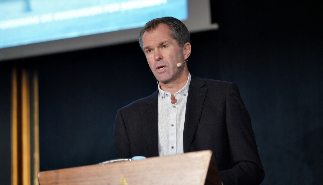 Administrerende direktør i Forskningsrådet, John-Arne Røttingen, starter i ny jobb som global helseambassadør i Utenriksdepartementet den 1. desember. 15 personer ønsker å ta over stafettpinnen til toppjobben. Administrerende direktør i Forskningsrådet, John-Arne Røttingen, starter i ny jobb som global helseambassadør i Utenriksdepartementet den 1. desember. 15 personer ønsker å ta over stafettpinnen til toppjobben.