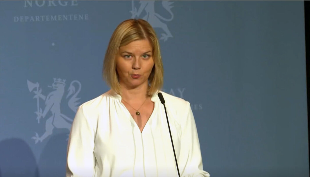 Kunnskapsminister Guri Melby oppmodar til nasjoanl dugnad for å få ei god julefeiring for studentar som skal heim til jul. Kunnskapsminister Guri Melby oppmodar til nasjoanl dugnad for å få ei god julefeiring for studentar som skal heim til jul.