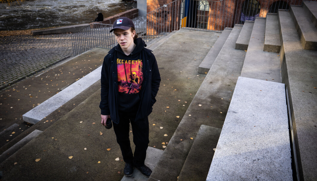 Samiske Vebjørn Pedersen. er student ved Kunsthøgskolen i Oslo (KHiO), og tilhører en av fløyene i en opphetet diskusjon om eksistensen av rasisme ved skolen. Samiske Vebjørn Pedersen. er student ved Kunsthøgskolen i Oslo (KHiO), og tilhører en av fløyene i en opphetet diskusjon om eksistensen av rasisme ved skolen.