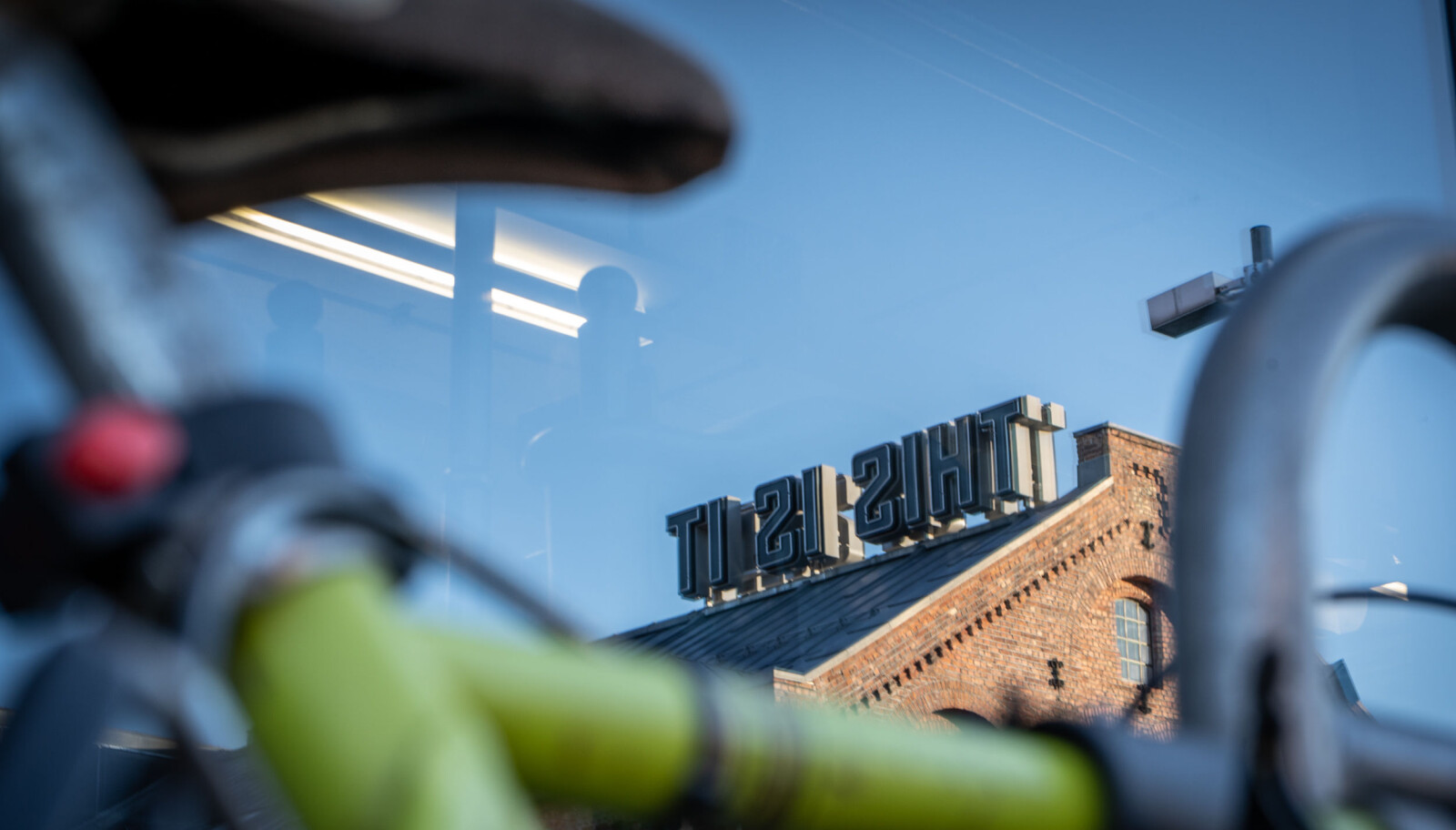 Det har stormet ved Kunsthøgskolen i Oslo i høst. Det har stormet ved Kunsthøgskolen i Oslo i høst.