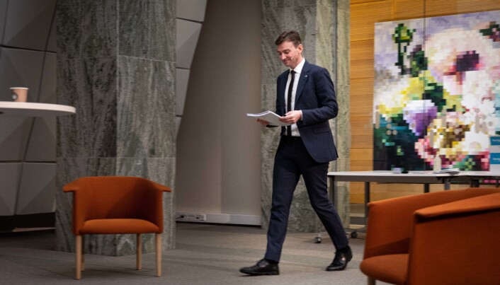 Statsråd Henrik Asheim sier han har forståelse for studentenes frustrasjon. Statsråd Henrik Asheim sier han har forståelse for studentenes frustrasjon.