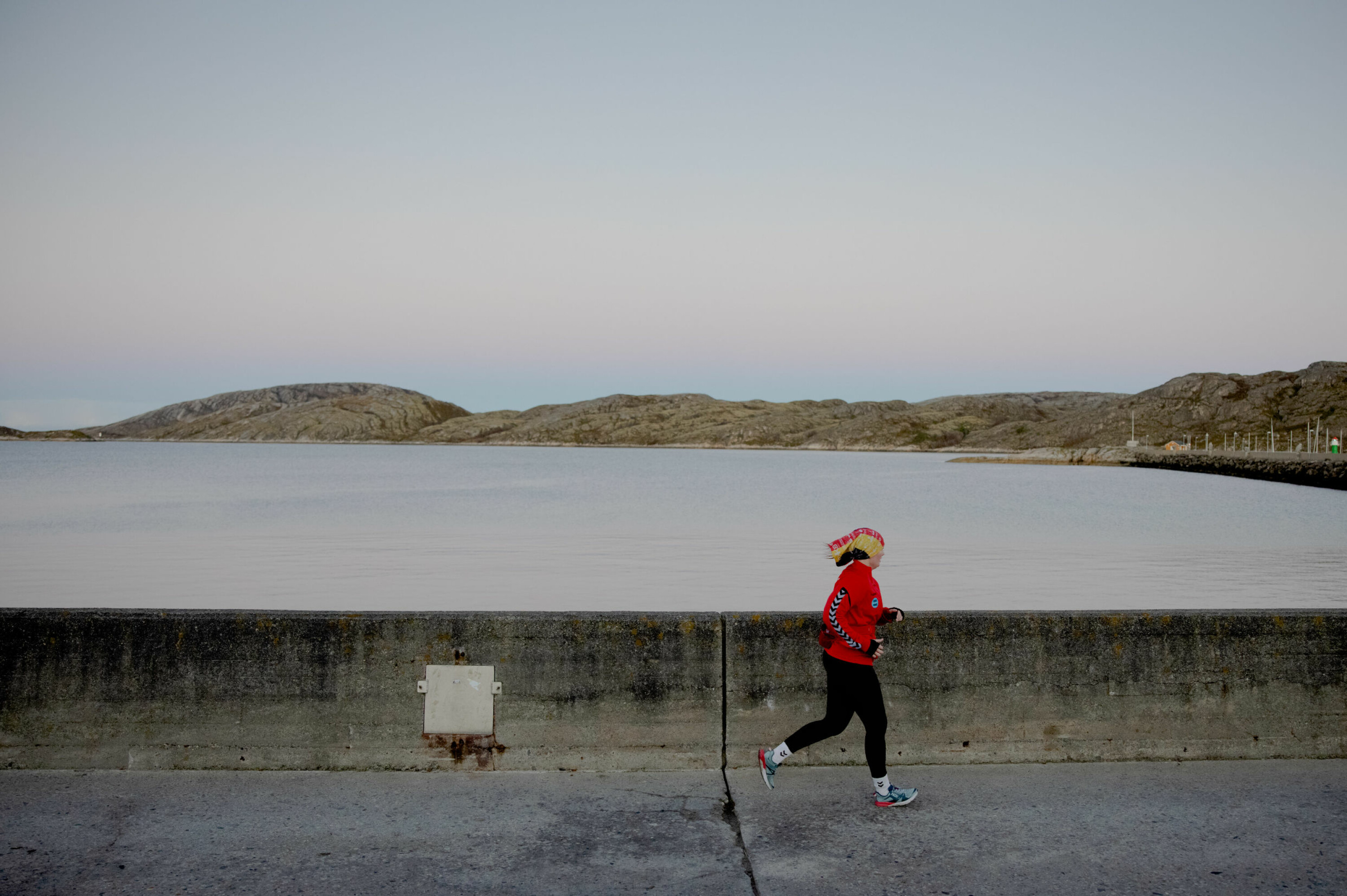 Kvar morgon, før akademisk arbeid, tar Anne Tjønndal joggeturen gjennom Bodø sentrum med Vestfjorden og storhavet som nabo.
