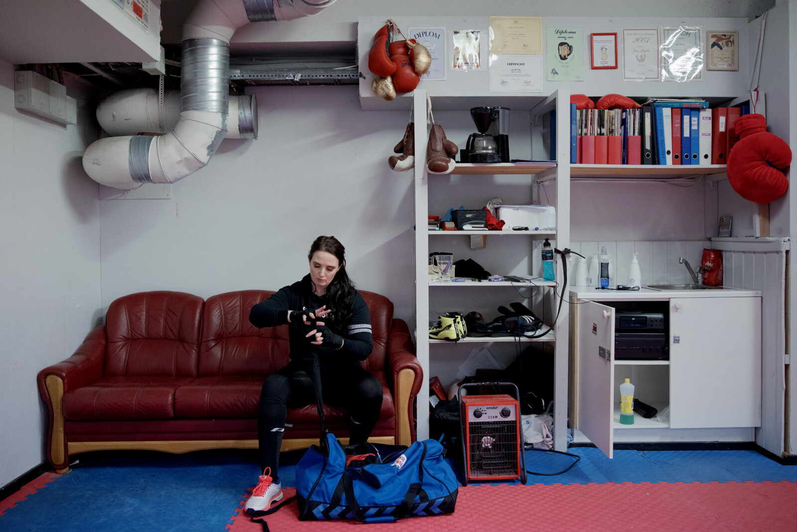 Trening, trening, trening. — Dersom eg har talent for noko, er det å bestemme meg for noko og så jobbe for å oppnå det, seier Anne Tjønndal, og meiner det same gjeld for boksing som fagleg, akademisk arbeid. Trening, trening, trening. — Dersom eg har talent for noko, er det å bestemme meg for noko og så jobbe for å oppnå det, seier Anne Tjønndal, og meiner det same gjeld for boksing som fagleg, akademisk arbeid.