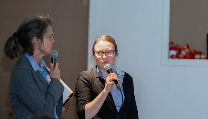 Sosialantropolog Ragnhild Freng Dale (til høgre) jobbar med klimaomstilling hos Vestlandsforsking, men er aktiv på mange scener. Her saman med Kristin Bjørn fra Ferske Scener. Sosialantropolog Ragnhild Freng Dale (til høgre) jobbar med klimaomstilling hos Vestlandsforsking, men er aktiv på mange scener. Her saman med Kristin Bjørn fra Ferske Scener.