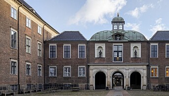 Det Kongelige Danske Kunstakademi ligg i Charlottenborg slott i København. Det Kongelige Danske Kunstakademi ligg i Charlottenborg slott i København.