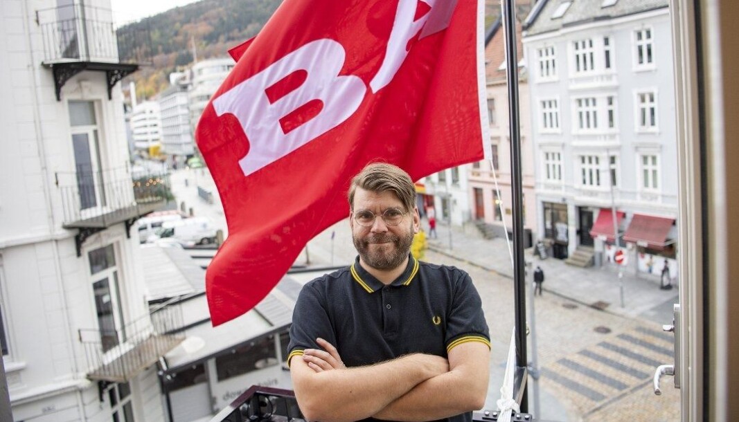 Redaktør i Bergensavisen, Sigvald Sveinbjørnsson, leder en avis med røtter i fagbevegelsen. Men det medfører ikke at han bejubler alle lønnstillegg. Redaktør i Bergensavisen, Sigvald Sveinbjørnsson, leder en avis med røtter i fagbevegelsen. Men det medfører ikke at han bejubler alle lønnstillegg.
