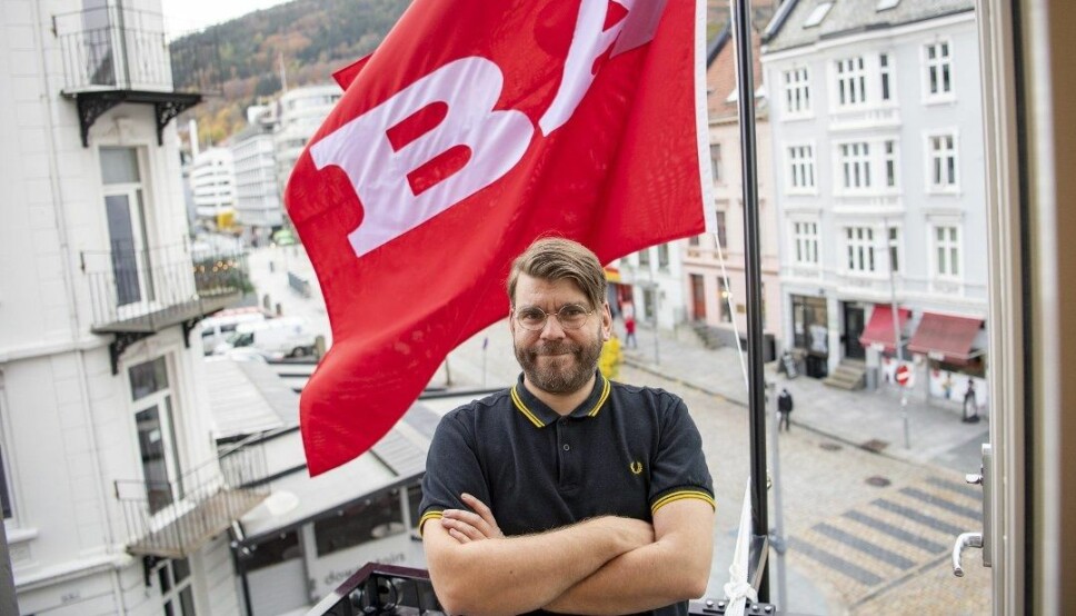 Redaktør i Bergensavisen, Sigvald Sveinbjørnsson, leder en avis med røtter i fagbevegelsen. Men det medfører ikke at han bejubler alle lønnstillegg.