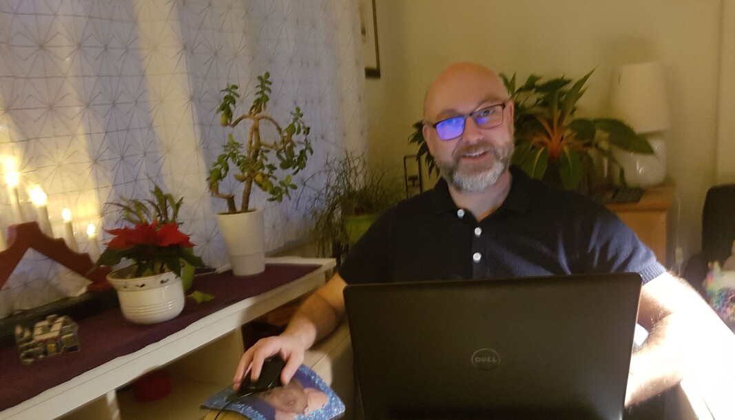 Svein Harald Milde ved Universitetet i Oslo har flyttet på hjemmekontor på grunn av smittefare, etter at han først nektet å være hjemme før arbeidsgiveren hadde lagt bedre til rette for at han kunne benytte hjemmekontoret. Svein Harald Milde ved Universitetet i Oslo har flyttet på hjemmekontor på grunn av smittefare, etter at han først nektet å være hjemme før arbeidsgiveren hadde lagt bedre til rette for at han kunne benytte hjemmekontoret.