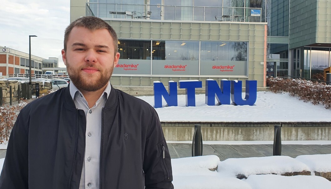 Studenttillitsvalt Even Brujordet seier det er frustrerande for studentane å måtte ta eksamen på nytt, men at det vil bli ei mykje meir rettferdig gjennomføring. Studenttillitsvalt Even Brujordet seier det er frustrerande for studentane å måtte ta eksamen på nytt, men at det vil bli ei mykje meir rettferdig gjennomføring.