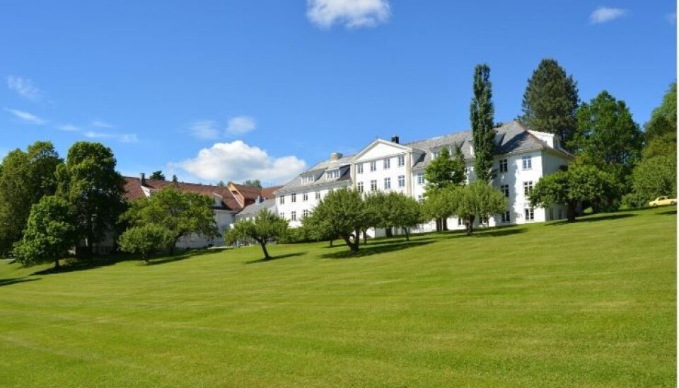 Konferansehotellet sem gjestegård må kaste inn årene etter kollaps i konefarnsemarkedet grunnet koronapandemi.