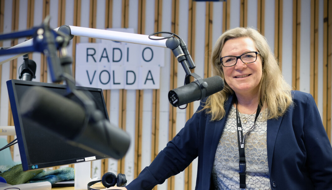 Kate Kartveit er nytilsett dekan ved Avdeling for mediefag ved Høgskulen i Volda. Kartveit begynte som programingeniør i NRK, og jobba som journalist i mange år før ho gjekk til akademia. Kate Kartveit er nytilsett dekan ved Avdeling for mediefag ved Høgskulen i Volda. Kartveit begynte som programingeniør i NRK, og jobba som journalist i mange år før ho gjekk til akademia.