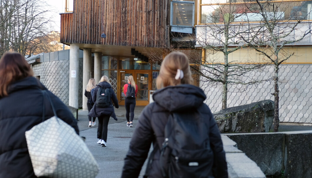 Volda kommune er blant de som oppfordrer sine mange tilreisende studenter om å koronateste seg når de kommer tilbake til Volda. Torsdag settes det opp en midlertidig teststasjon på campus. Volda kommune er blant de som oppfordrer sine mange tilreisende studenter om å koronateste seg når de kommer tilbake til Volda. Torsdag settes det opp en midlertidig teststasjon på campus.