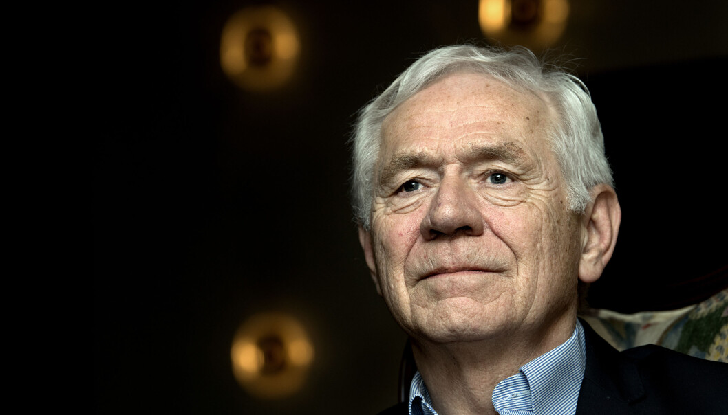 — Dersom vi som akademikere i Norge skal forsvare vår eksistens så kan det ikke bare være som bindeledd mellom norsk og internasjonal forskning, sier Victor Norman, som mener at det er en viktig oppgave å fortelle politikere at verden ikke bestandig er slik de tror den er. — Dersom vi som akademikere i Norge skal forsvare vår eksistens så kan det ikke bare være som bindeledd mellom norsk og internasjonal forskning, sier Victor Norman, som mener at det er en viktig oppgave å fortelle politikere at verden ikke bestandig er slik de tror den er.