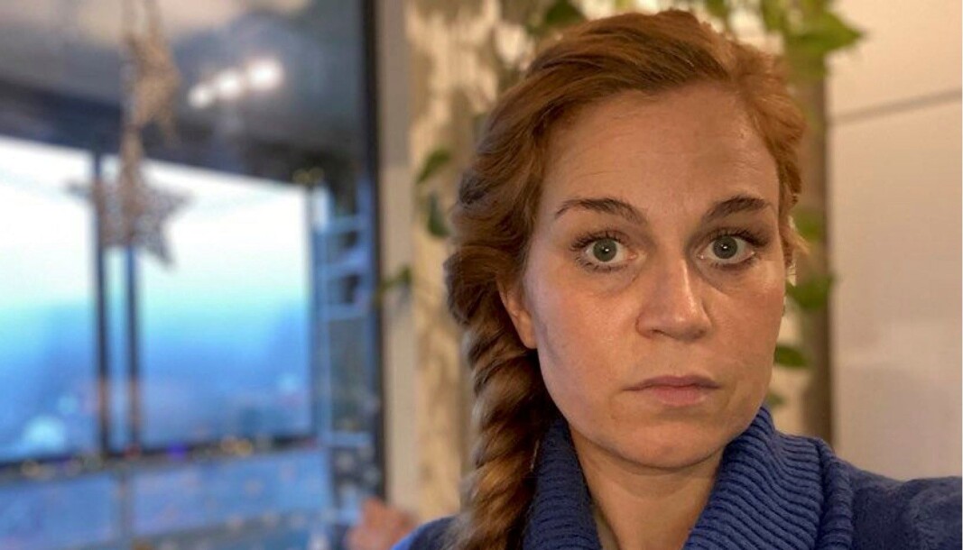 Masterstudent Karolina Byqvist jobbet 80 prosent på hotell ved siden av masterstudiene. Siden jobben forsvant har hun levd på sparepenger. — Økonomiproblemene tar all konsentrasjon og motivasjon, forklarer alenemoren. Masterstudent Karolina Byqvist jobbet 80 prosent på hotell ved siden av masterstudiene. Siden jobben forsvant har hun levd på sparepenger. — Økonomiproblemene tar all konsentrasjon og motivasjon, forklarer alenemoren.
