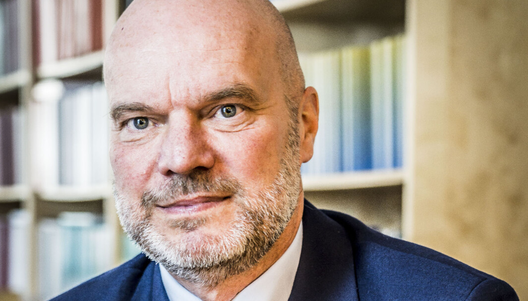 Fredrik Sjöholm mener flere små, nye universiteter og høgskoler har ført til dårligere undervisnings- og forskningskvalitet i Sverige. Fredrik Sjöholm mener flere små, nye universiteter og høgskoler har ført til dårligere undervisnings- og forskningskvalitet i Sverige.