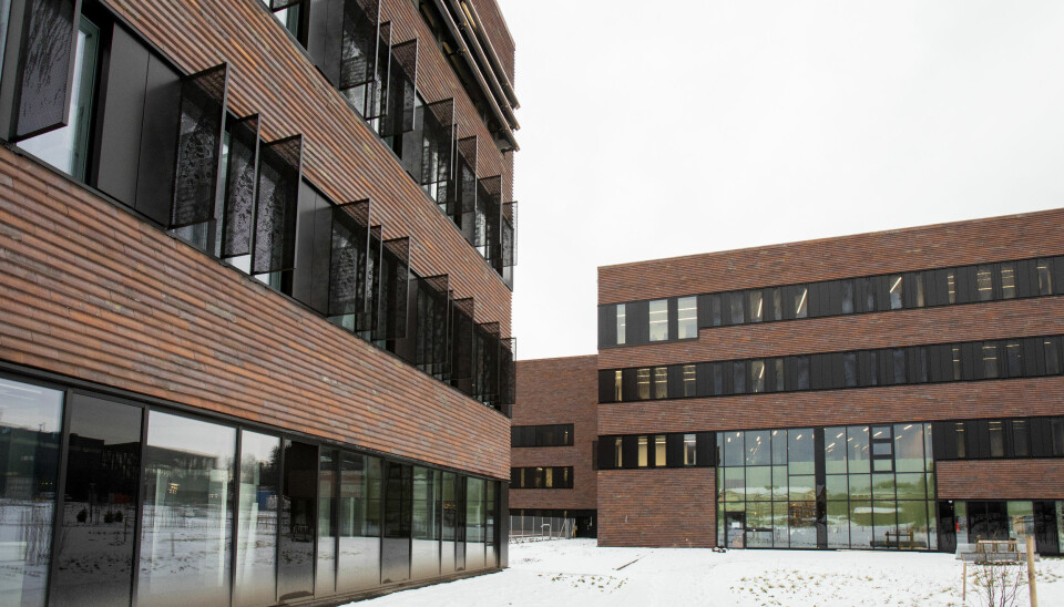 Da er Veterinærhøgskolen endleig i gang med innflytting i sitt nye bygg i Ås.