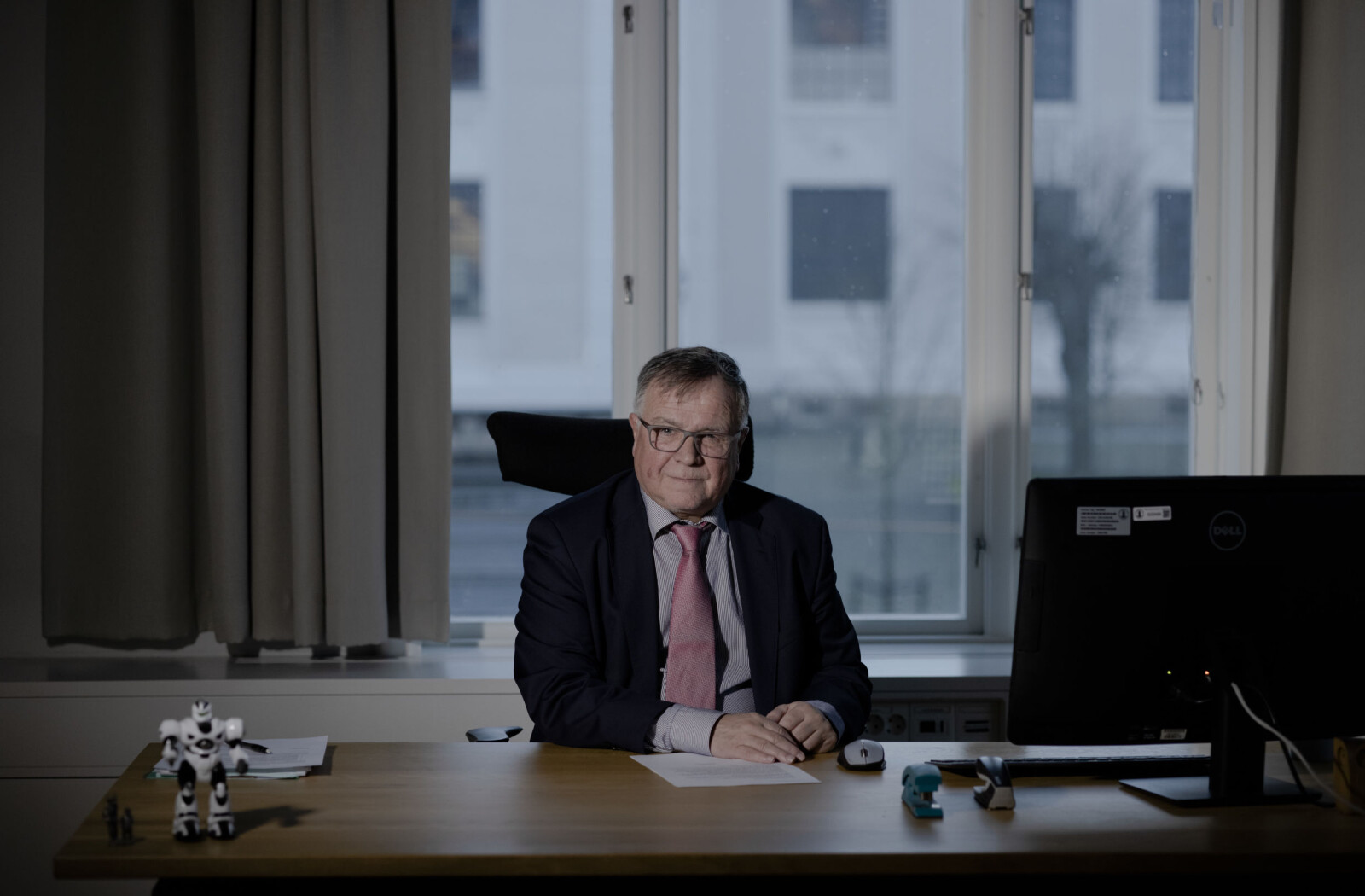 For 24 år siden ble han rekruttert som personal- og øknomisjef av daværende universitetsdirektør ved Universitetet i Bergen, Kåre Rommetveit. Nå har Kjell Bernstrøm selv lagt bak seg seg seks år som universitetsdirektør. For 24 år siden ble han rekruttert som personal- og øknomisjef av daværende universitetsdirektør ved Universitetet i Bergen, Kåre Rommetveit. Nå har Kjell Bernstrøm selv lagt bak seg seg seks år som universitetsdirektør.