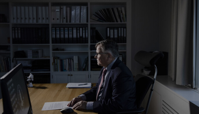 Tidligere universitetsdirektr, nå seniorrådgiver, Kjell Bernstrøm har inngått avtale med Unit om at UiB skal arbeide videre med arbeidslivsportal. Tidligere universitetsdirektr, nå seniorrådgiver, Kjell Bernstrøm har inngått avtale med Unit om at UiB skal arbeide videre med arbeidslivsportal.