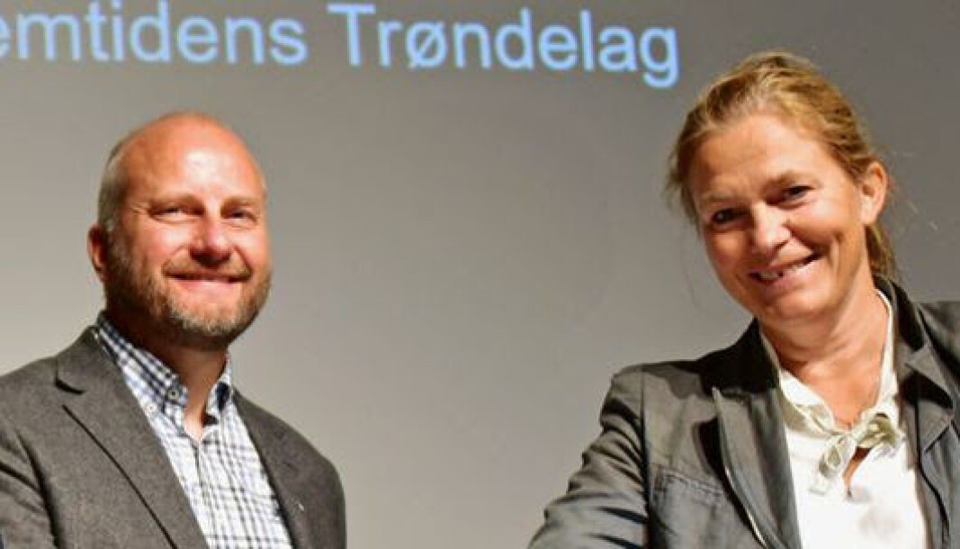 Konsernsjef Alexandra Bech Gjørv i SINTEF. er glad for at Trøndelag Forskning og Utvikling blir en del av Sintef. Her med direktør Øyvind Skogvold, Trøndelag Forskning og Utvikling og Konsernsjef Alexandra Bech Gjørv i SINTEF. er glad for at Trøndelag Forskning og Utvikling blir en del av Sintef. Her med direktør Øyvind Skogvold, Trøndelag Forskning og Utvikling og