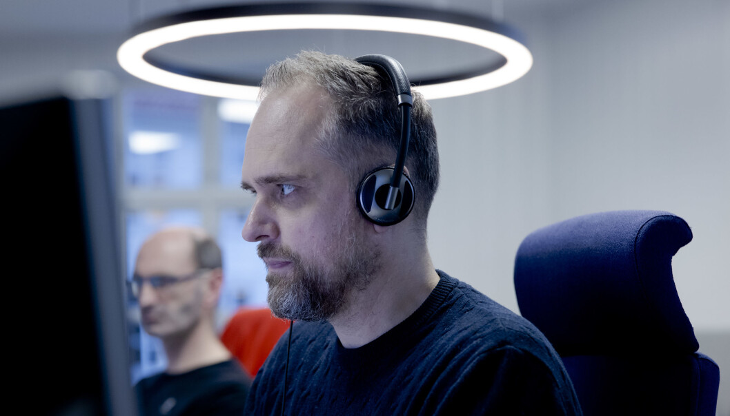 Hos brukerstøtte på UiB logger de hele tiden hva brukerne spør mest om. — Akkurat nå er det VPN- og tofaktor-oppsett som er på topp. Det krever jo littegrann når folk gjerne må bruke både PC og mobil for å få logget seg på, forklarer forklarer avdelingsingeniør Jan Ove Nilsestuen. Hos brukerstøtte på UiB logger de hele tiden hva brukerne spør mest om. — Akkurat nå er det VPN- og tofaktor-oppsett som er på topp. Det krever jo littegrann når folk gjerne må bruke både PC og mobil for å få logget seg på, forklarer forklarer avdelingsingeniør Jan Ove Nilsestuen.