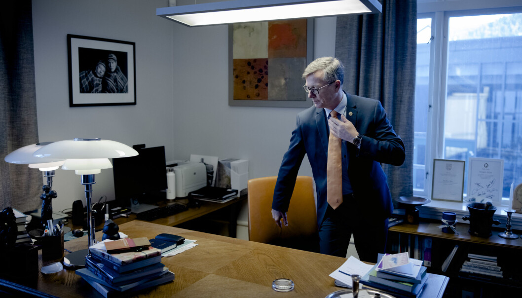 Ingen tvil. Dag Rune Olsen sier han vurderte det som best å fratre som UiB-rektor, slik at det ikke kunne reises spørsmål om interessekonflikter etter han ble tilsatt som ny rektor for UiT Norges arktiske universitet. Ingen tvil. Dag Rune Olsen sier han vurderte det som best å fratre som UiB-rektor, slik at det ikke kunne reises spørsmål om interessekonflikter etter han ble tilsatt som ny rektor for UiT Norges arktiske universitet.