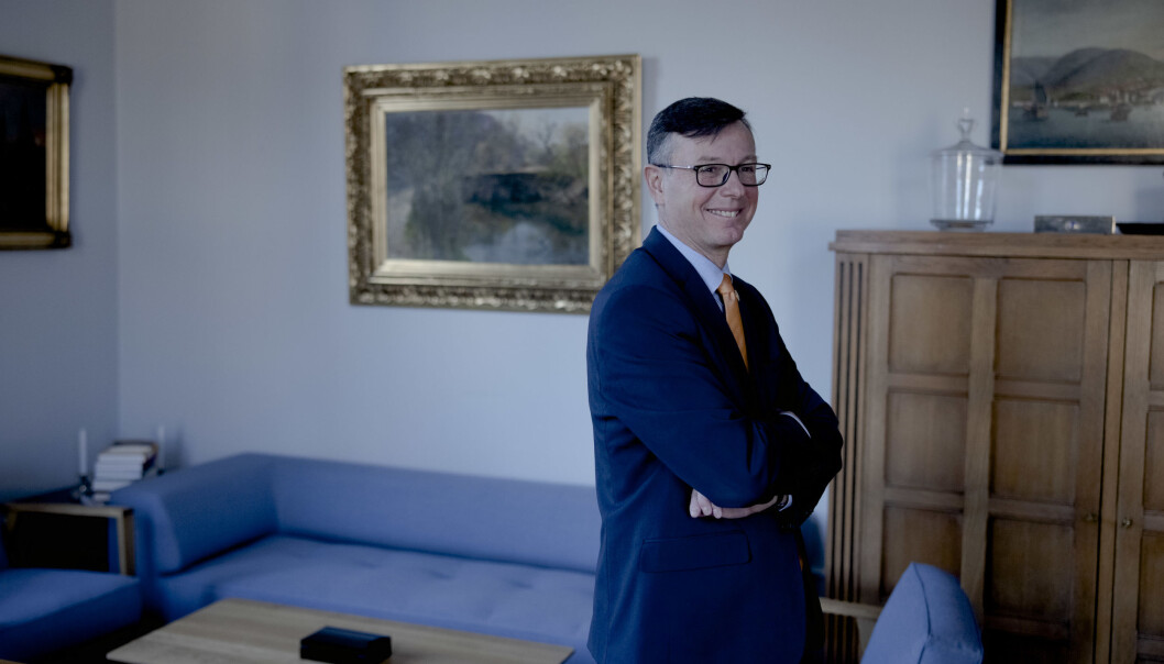 Detaljstyring, som at det kjem øyremerka midlar til studieplassar innan eitt område, er utfordrande, seier UiT-rektor Dag Rune Olsen. Men det er likevel ikkje det som uroar han mest når det er snakk om akademisk fridom og akademisk ytringsfridom. Detaljstyring, som at det kjem øyremerka midlar til studieplassar innan eitt område, er utfordrande, seier UiT-rektor Dag Rune Olsen. Men det er likevel ikkje det som uroar han mest når det er snakk om akademisk fridom og akademisk ytringsfridom.