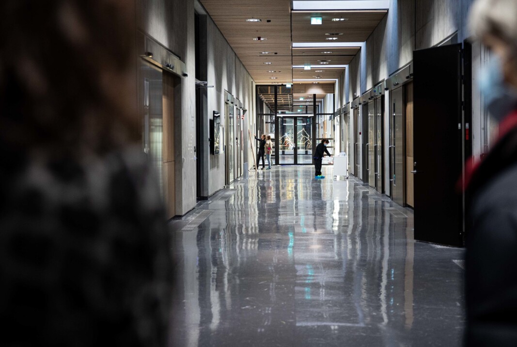 Det gjenstår mye før Vetrinærbygningen på Ås kan tas i bruk slik den er tiltenkt. Her fra åpningen av dyresykehuset på campus. Det gjenstår mye før Vetrinærbygningen på Ås kan tas i bruk slik den er tiltenkt. Her fra åpningen av dyresykehuset på campus.
