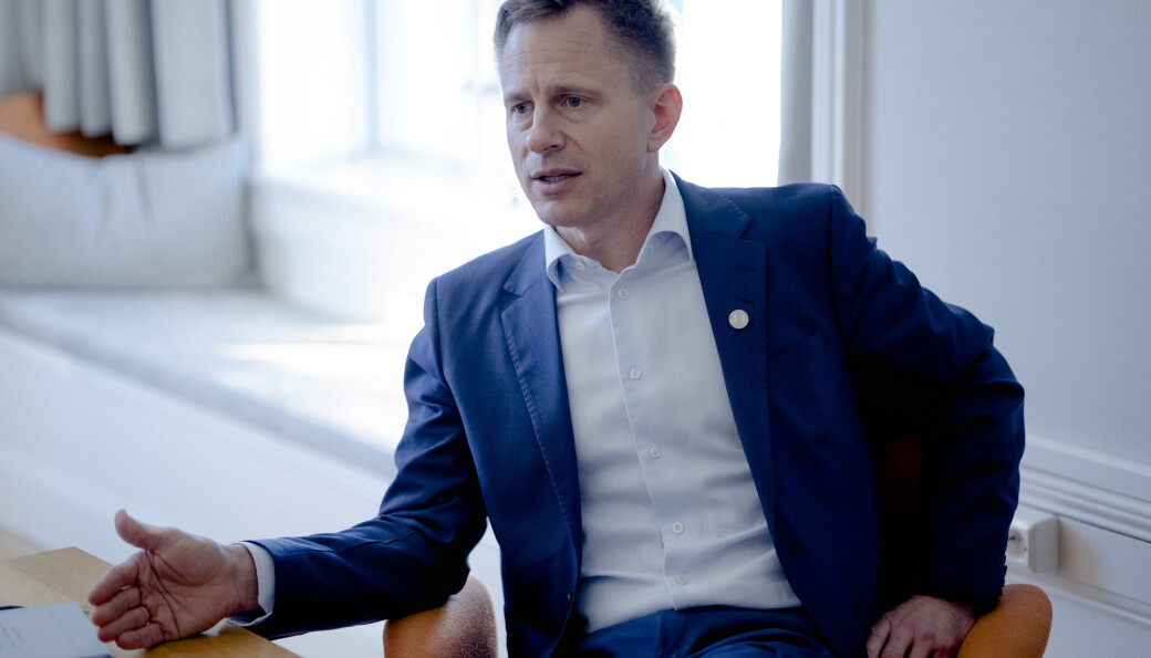 Robert Rastad er ny i stillinga som universitetsdirektør ved Universitetet i Bergen. Han seier han går inn i Knudsen-saka med ei heilt nøytral haldning. Robert Rastad er ny i stillinga som universitetsdirektør ved Universitetet i Bergen. Han seier han går inn i Knudsen-saka med ei heilt nøytral haldning.