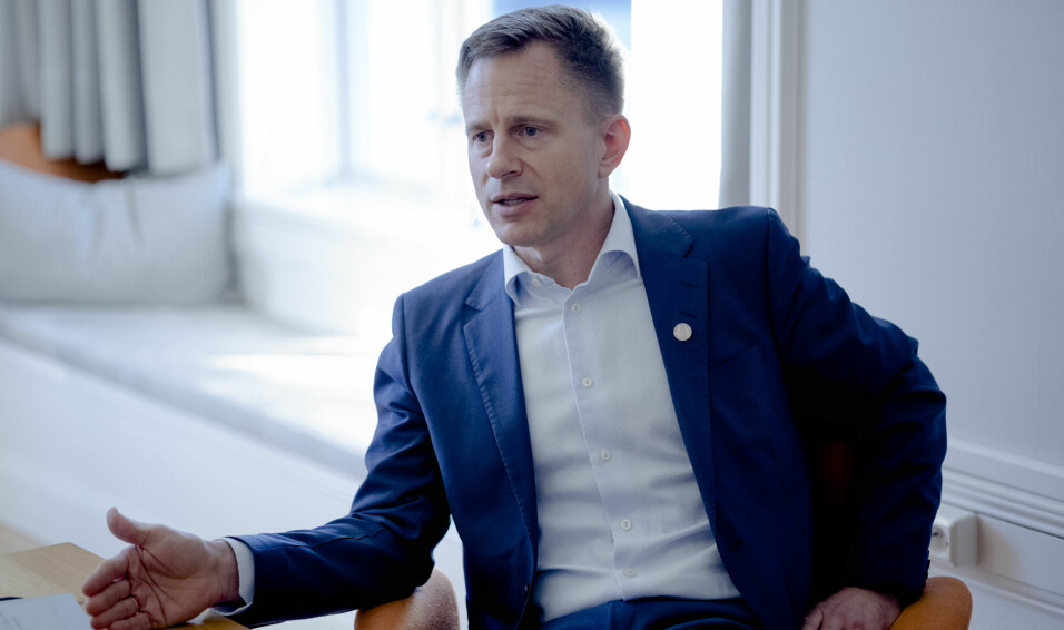 Robert Rastad stod sentralt i å bestemme retningslinjer som direktør i Bergen kommune. No forsvarar han UiBs pengebruk på koronatiltak som universitetsdirektør.