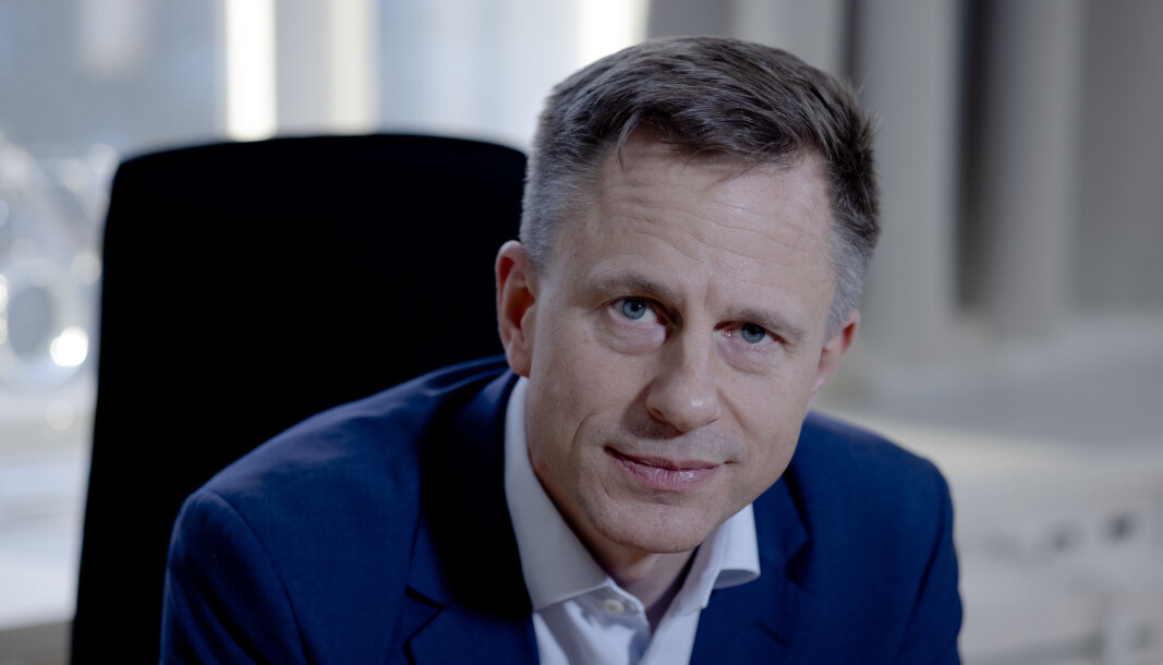 Robert Rastad, universitetsdirektør ved Universitetet i Bergen avslutter tidligere NHO-direktør Tom Knudsens engasjement etter seks måneder og forskningsprosjektet basert i den såkalte Knudsen/Olsen-saken legges på is. Robert Rastad, universitetsdirektør ved Universitetet i Bergen avslutter tidligere NHO-direktør Tom Knudsens engasjement etter seks måneder og forskningsprosjektet basert i den såkalte Knudsen/Olsen-saken legges på is.