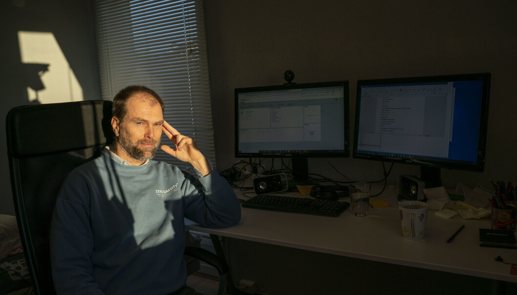 Professor Dag Einar Sommervoll har enda ikke kjøpt seg ny pc-skjerm til hjemmekontoret, etter at han fant ut at av prisforskjellene. Professor Dag Einar Sommervoll har enda ikke kjøpt seg ny pc-skjerm til hjemmekontoret, etter at han fant ut at av prisforskjellene.
