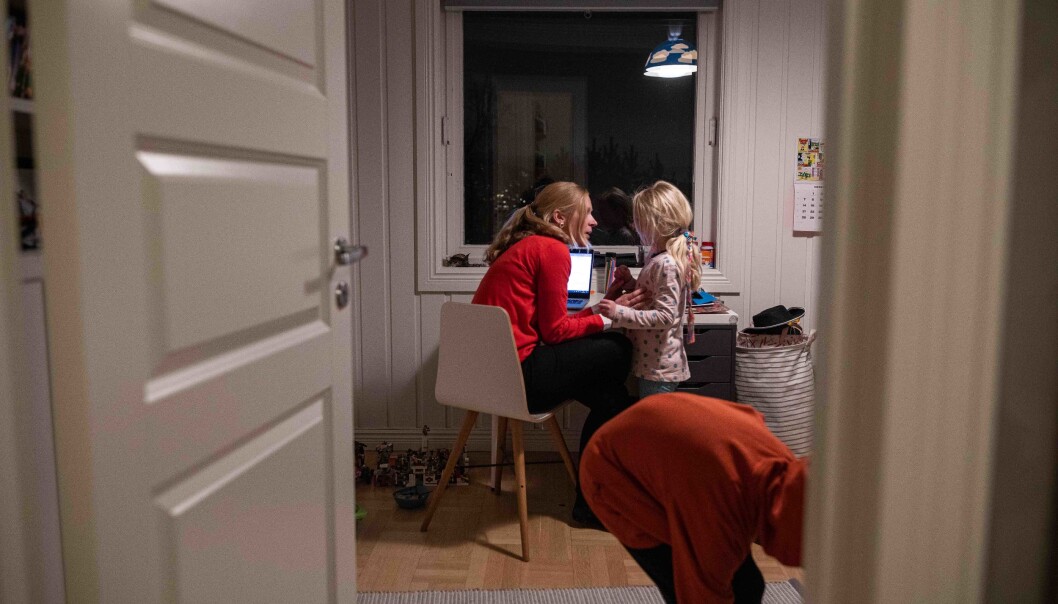 Ikke bare bare å få forsket når man er småbarnsforeldre. Guro Busterud er språkforsker. Ikke bare bare å få forsket når man er småbarnsforeldre. Guro Busterud er språkforsker.