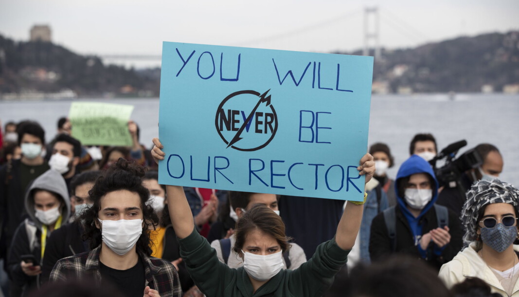 Studenter protesterer mot den nye rektoren for Boğaziçi-universitetet forrige uke. Studenter protesterer mot den nye rektoren for Boğaziçi-universitetet forrige uke.