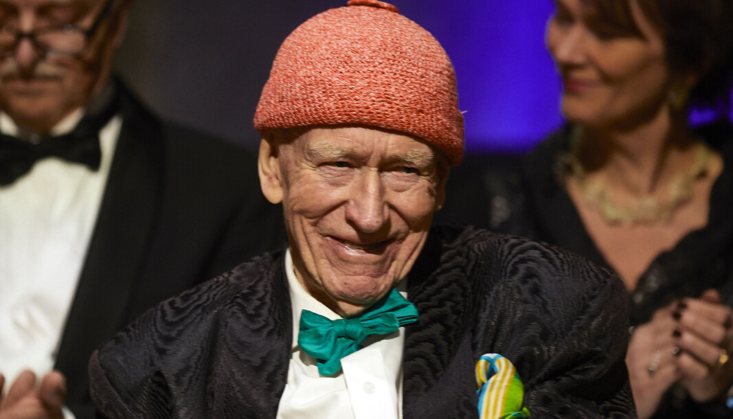Olav Thon, her under fjorårets prisutdeling, har i år tildelt 26 millioner kroner til forskere og undervisere innen medisin og matematisk- naturvitenskapelige fag. Olav Thon, her under fjorårets prisutdeling, har i år tildelt 26 millioner kroner til forskere og undervisere innen medisin og matematisk- naturvitenskapelige fag.