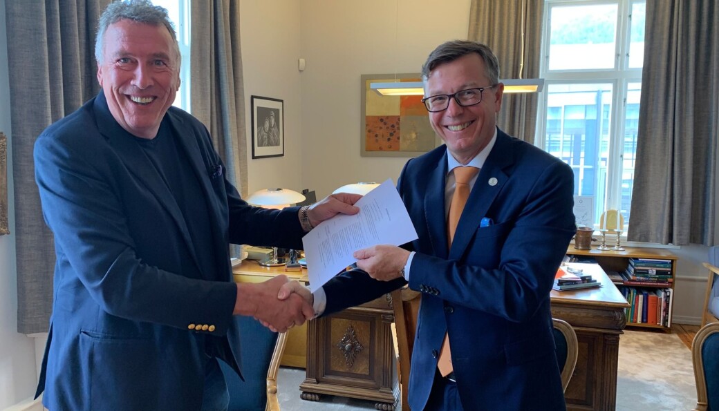 Tom Knudsen og Dag Rune Olsen hadde første møte om arbeidslivsportal for et år siden. Bildet er hentet fra en presentasjon som det er gitt innsyn i. Tom Knudsen og Dag Rune Olsen hadde første møte om arbeidslivsportal for et år siden. Bildet er hentet fra en presentasjon som det er gitt innsyn i.
