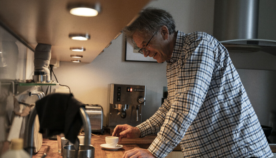 Seniorforsker Stein Tønnesson (67) er historiker og var fra 2001 til 2009 direktør ved fredsforskningsinstituttet PRIO. Han fikk ikke tildeling av forskningsmidler i 2020 heller og nå går han av med pensjon. Og han sender en viktig beskjed til Forskningsrådet. Seniorforsker Stein Tønnesson (67) er historiker og var fra 2001 til 2009 direktør ved fredsforskningsinstituttet PRIO. Han fikk ikke tildeling av forskningsmidler i 2020 heller og nå går han av med pensjon. Og han sender en viktig beskjed til Forskningsrådet.
