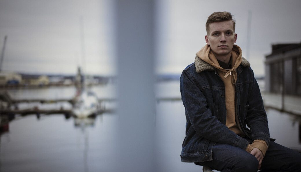 Mathias Augestad Ambjør har kommet inn på masterstudier ved prestisjetunge Royal Academy of Dramatic Art i London. Nå har pandemien satt både byen og studiestedet i unntakstilstand. De første månedene er skolen tvunget til å bare gi digital undervisning til skuespillerstudentene. Mathias Augestad Ambjør har kommet inn på masterstudier ved prestisjetunge Royal Academy of Dramatic Art i London. Nå har pandemien satt både byen og studiestedet i unntakstilstand. De første månedene er skolen tvunget til å bare gi digital undervisning til skuespillerstudentene.