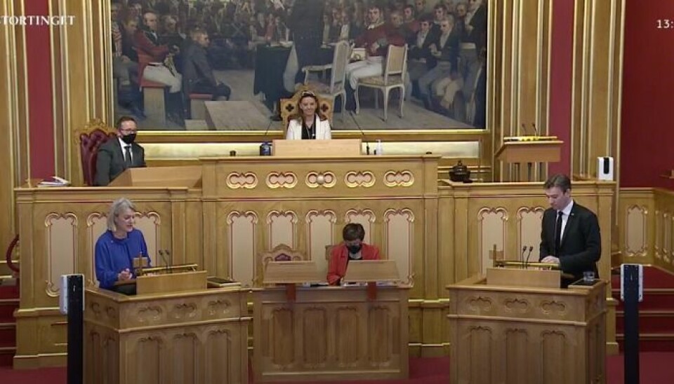Nina Sandberg (Arbeiderpartiet) på talerstolen i Stortinget i dag. Hun stilte spørsmål til statsråd Henrik Asheim.