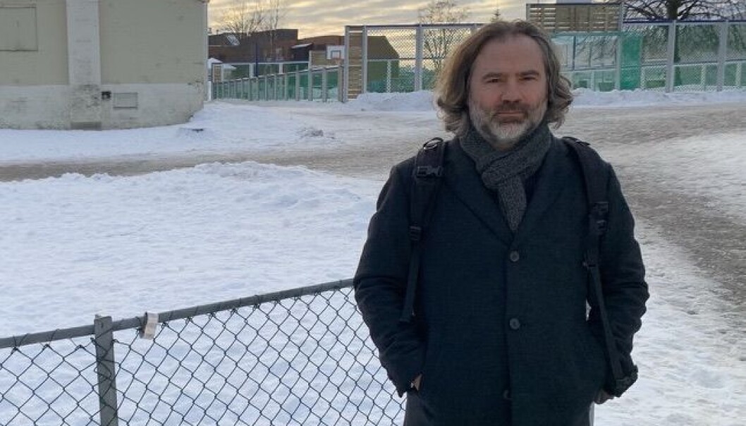 Skiftende argumentasjon fra ledelsen, sier professor Leiv Marsteintredet. -Først var ikke instituttene store nok til å vinne store eksterne midler, mens nå argumenteres det med at man ikke er store nok til å administrere store prosjekt. Skiftende argumentasjon fra ledelsen, sier professor Leiv Marsteintredet. -Først var ikke instituttene store nok til å vinne store eksterne midler, mens nå argumenteres det med at man ikke er store nok til å administrere store prosjekt.