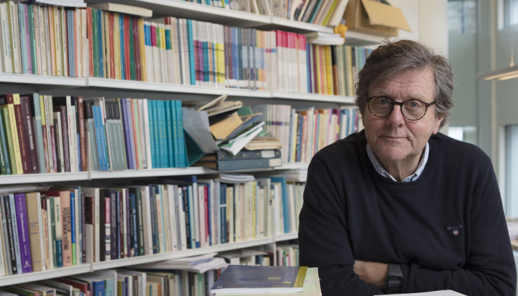 Politikarane har skapt ei lærarutdanning som ikkje er tilpassa store delar av det norske terrenget, meiner professor i pedagogikk, Peder Haug. Han meiner inititativet på Helgeland er ei kjærkomen utfordring til det rådande regimet. Politikarane har skapt ei lærarutdanning som ikkje er tilpassa store delar av det norske terrenget, meiner professor i pedagogikk, Peder Haug. Han meiner inititativet på Helgeland er ei kjærkomen utfordring til det rådande regimet.
