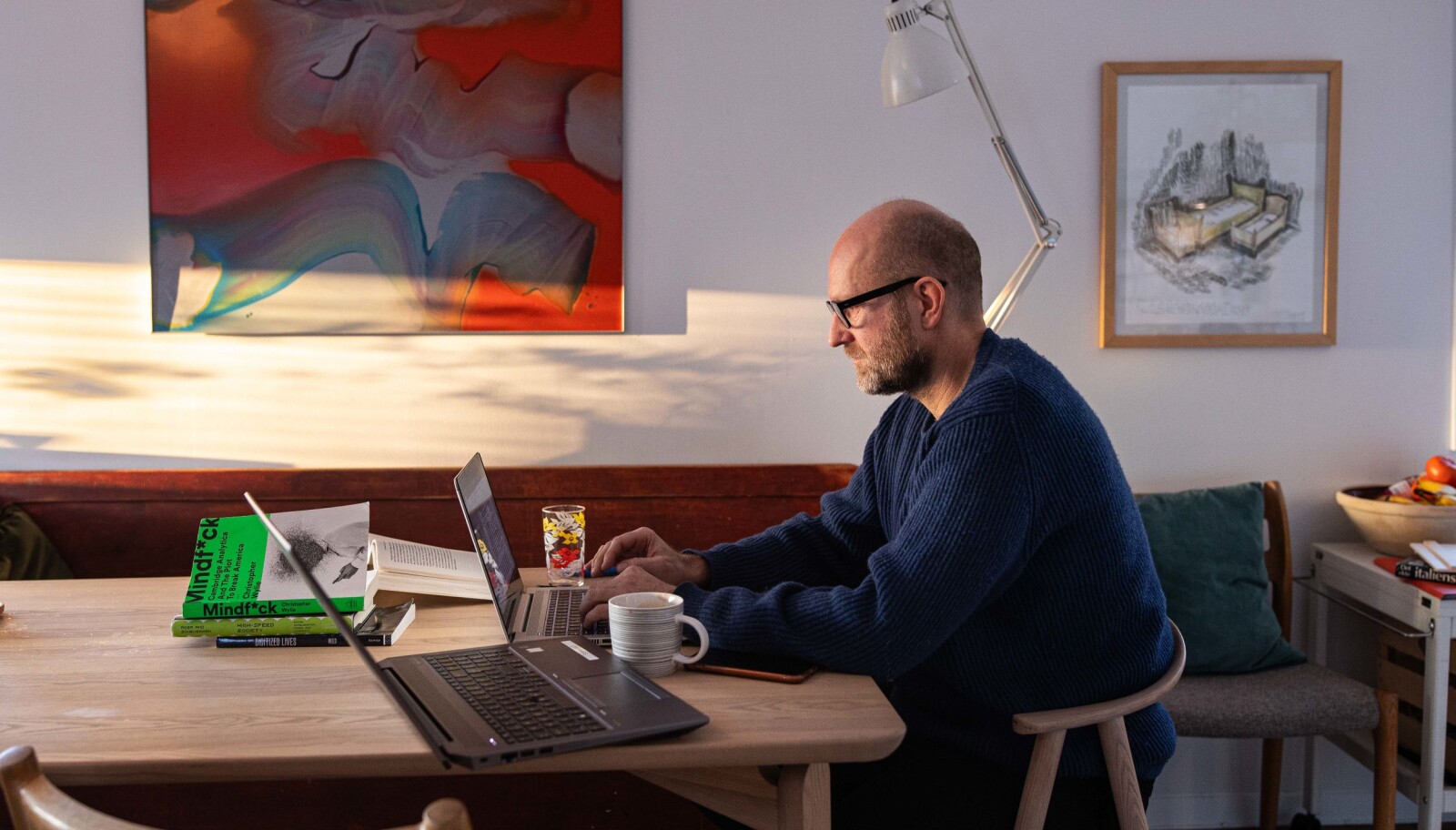 Professor Petter Bae Brandtzæg er i full gang med å arbeide videre med forskningssøknaden som han fikk avslag på i desember, frem mot fristen i februar. Men som han selv sier: — Jeg aner jo ikke i hvilken ende jeg skal begynne for å forbedre en slik søknad. Jeg har ikke fått noe substansiell tilbakemelding om hva som kunne blitt gjort annerledes. Professor Petter Bae Brandtzæg er i full gang med å arbeide videre med forskningssøknaden som han fikk avslag på i desember, frem mot fristen i februar. Men som han selv sier: — Jeg aner jo ikke i hvilken ende jeg skal begynne for å forbedre en slik søknad. Jeg har ikke fått noe substansiell tilbakemelding om hva som kunne blitt gjort annerledes.