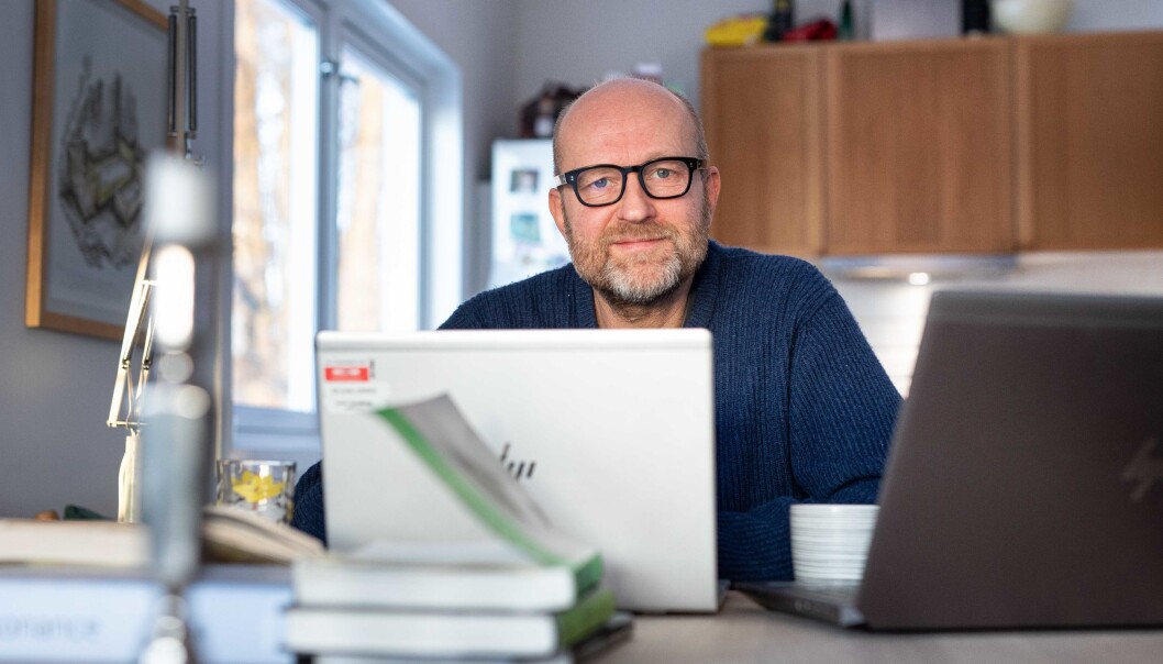 Professor Petter Bae Brandtzæg meiner det blir stadig vanskelegare å orientere seg i informasjonslandskapet. - Når du først dukkar ned i dette, blir du svimmel, seier han. Professor Petter Bae Brandtzæg meiner det blir stadig vanskelegare å orientere seg i informasjonslandskapet. - Når du først dukkar ned i dette, blir du svimmel, seier han.