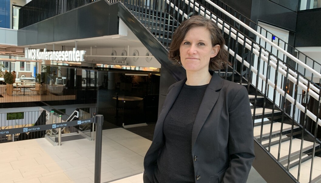 Medievitskap-professor Kristine Jørgensen held i til i noko av det ho meiner er viktig for UiB: Ei klynge. I Media City Bergen finn ein i tilleegg til UiB medieverksemder og teknologiverksemder. Medievitskap-professor Kristine Jørgensen held i til i noko av det ho meiner er viktig for UiB: Ei klynge. I Media City Bergen finn ein i tilleegg til UiB medieverksemder og teknologiverksemder.
