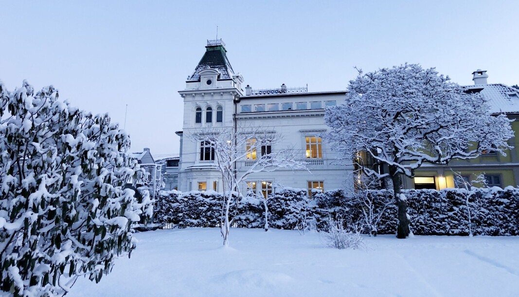 Vi håper at fremtidens rektorater ved UiB ikke vil begrense prinsippet at gode søknader drives frem av en bottom-up prosess, skriver de tre UiB-professorene. Her fra Museplassen. Vi håper at fremtidens rektorater ved UiB ikke vil begrense prinsippet at gode søknader drives frem av en bottom-up prosess, skriver de tre UiB-professorene. Her fra Museplassen.