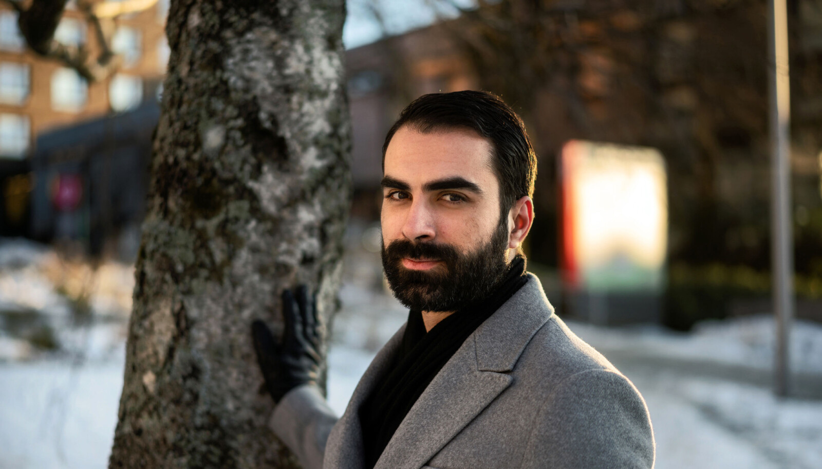 Masterstudent ved Universitetet i Oslo, Petar Vujacic, er fra Montenegro og sliter med å få registrert seg hos politiet slik at han kan skaffe seg norsk id-nummer og åpne bankkonto. Masterstudent ved Universitetet i Oslo, Petar Vujacic, er fra Montenegro og sliter med å få registrert seg hos politiet slik at han kan skaffe seg norsk id-nummer og åpne bankkonto.
