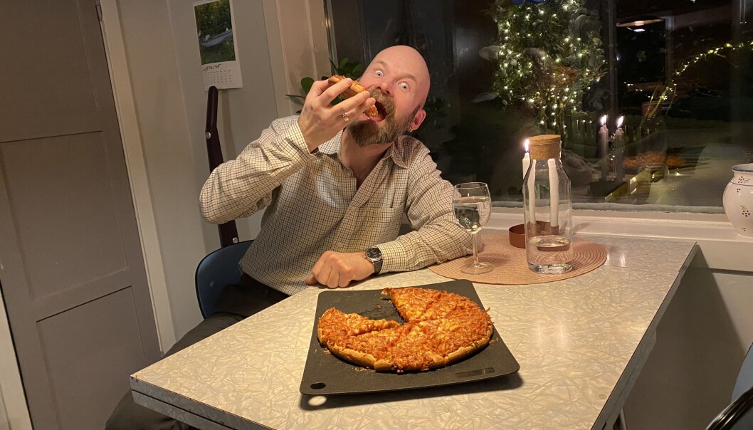 Aksel Tjora forelslo pizzatiltak for studenter i styremøtet torsdag — og markerte eget forslag med pizza til kveldsmat. Aksel Tjora forelslo pizzatiltak for studenter i styremøtet torsdag — og markerte eget forslag med pizza til kveldsmat.