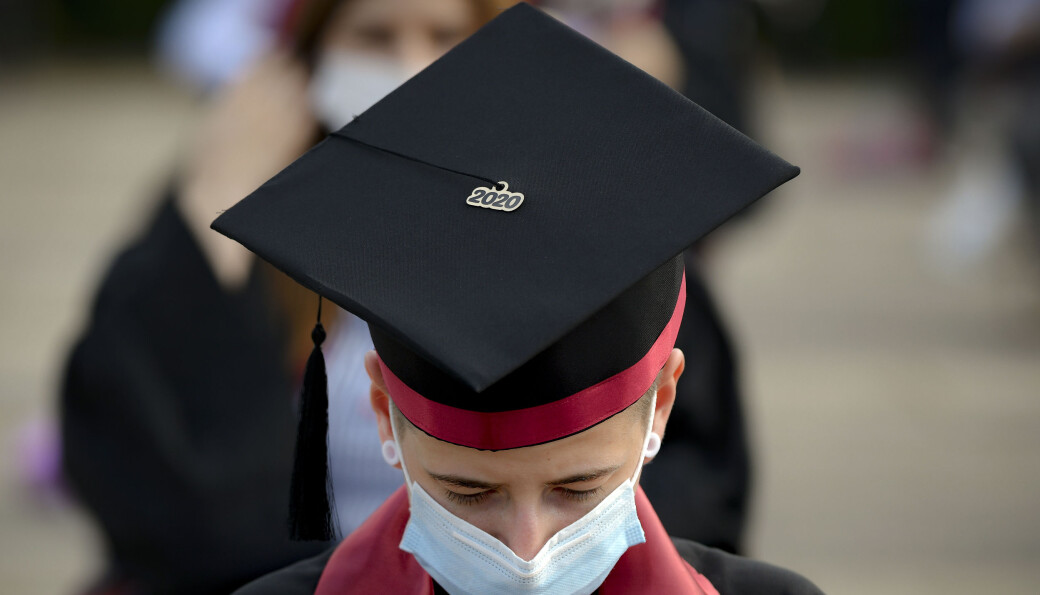 Med pandemien som bakteppe ser europeiske universiteter ti år fram i tid. Her en student under en avgangsseremoni i Bucuresti i juli 2020. Med pandemien som bakteppe ser europeiske universiteter ti år fram i tid. Her en student under en avgangsseremoni i Bucuresti i juli 2020.