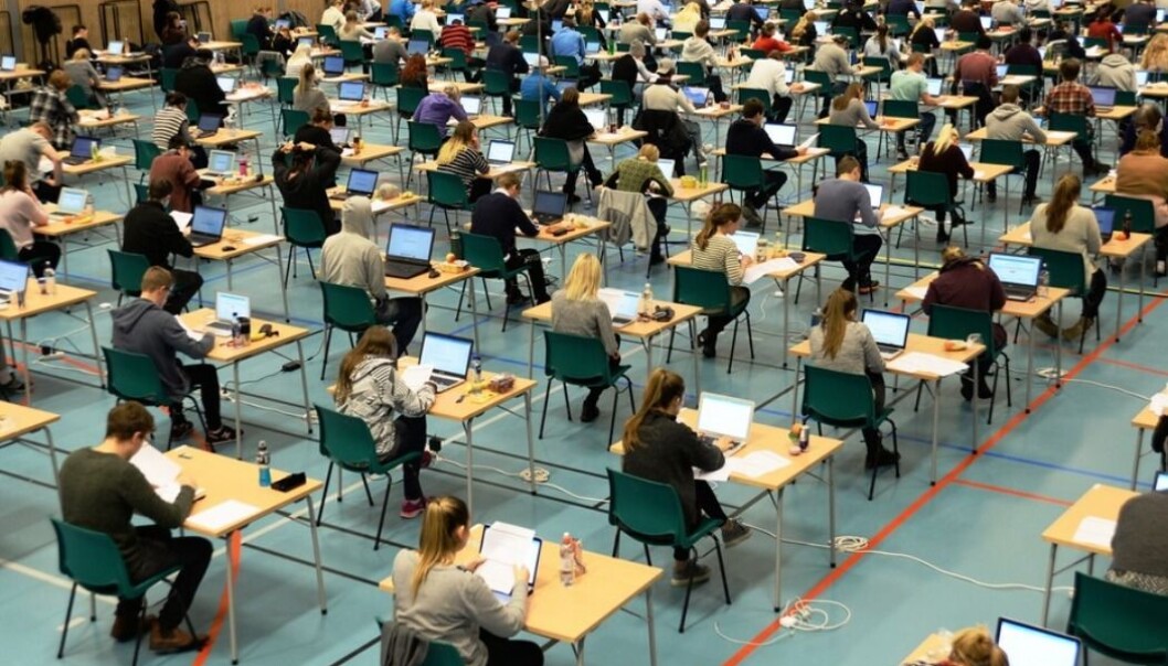 Eksamensvurderinger med kun en sensor kan by på resttssikerhetsmessige problemer, mener Vidar Gynnild. Eksamensvurderinger med kun en sensor kan by på resttssikerhetsmessige problemer, mener Vidar Gynnild.