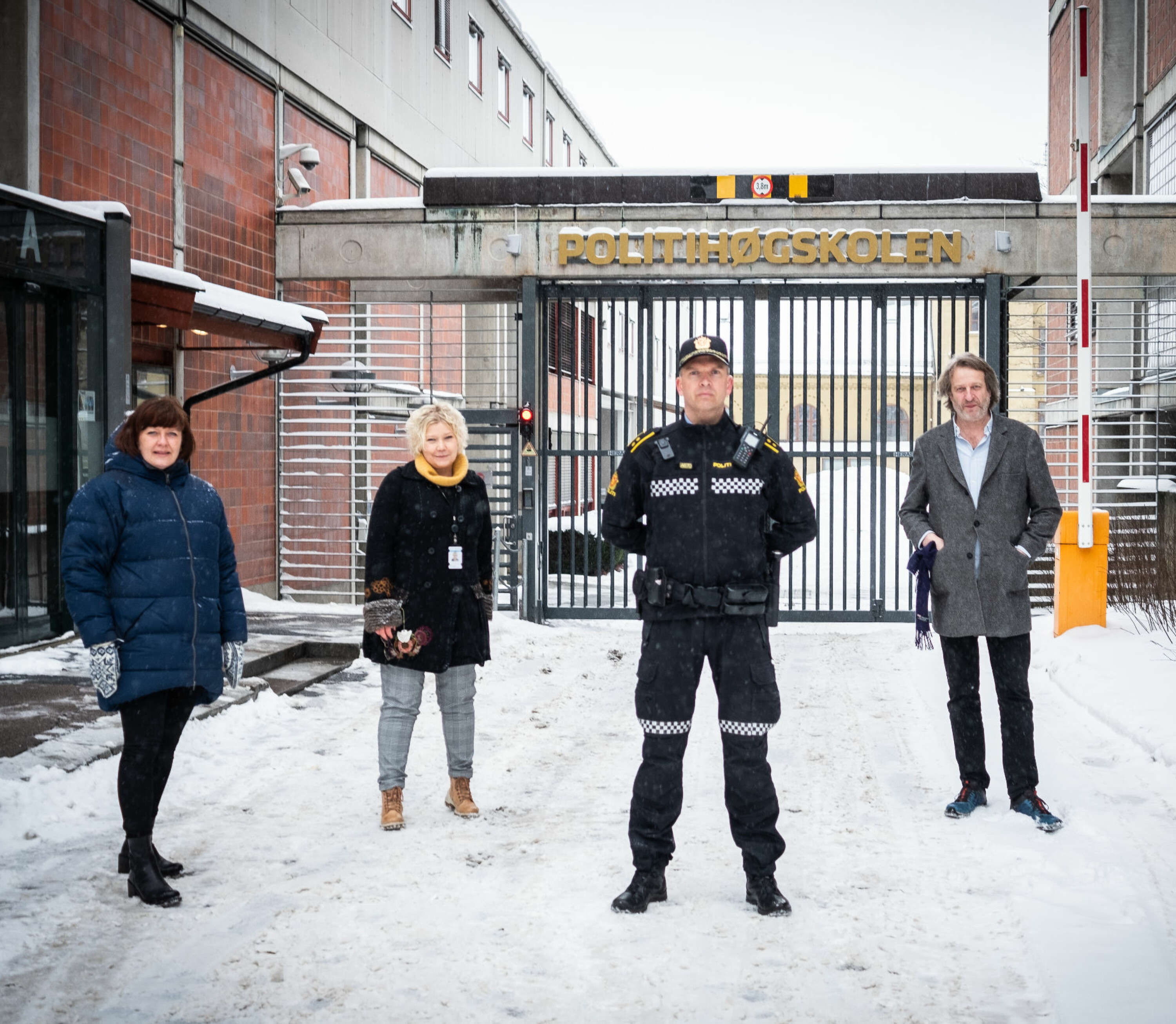 Birgitte Ellefsen, Vanja Lundgren Sørli, Ståle Knudsen og Åsmund Birkeland representerer ansatte ved Politihøgskolen i Oslo. Nå sier de ifra.